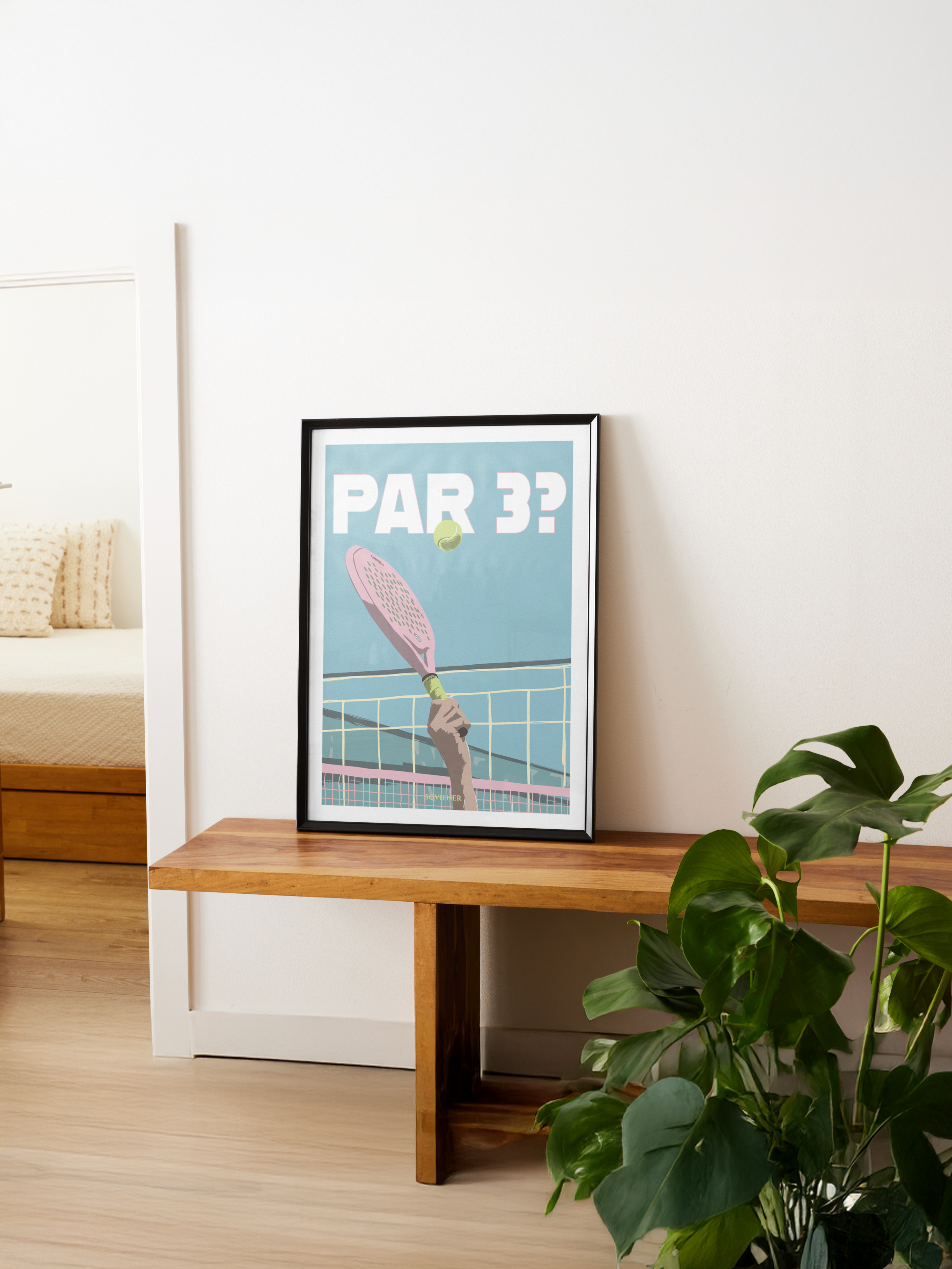 Illustration vintage de Padel montrant une main tenant une raquette rose frappant un smash, texte "PAR 3 ?" en blanc, style rétro minimaliste, imprimée à Montauban sur papier 350g.